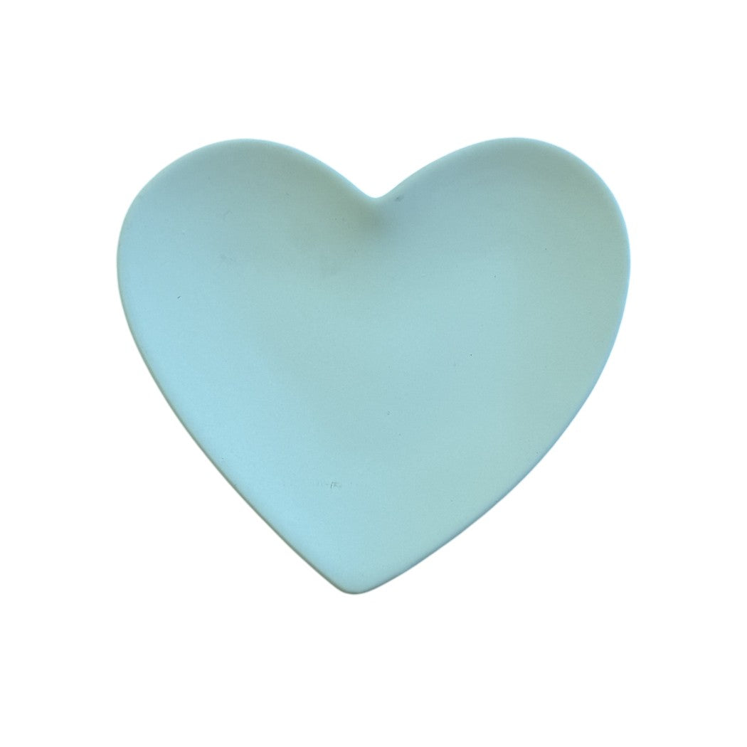 Light blue heart-shaped small plate