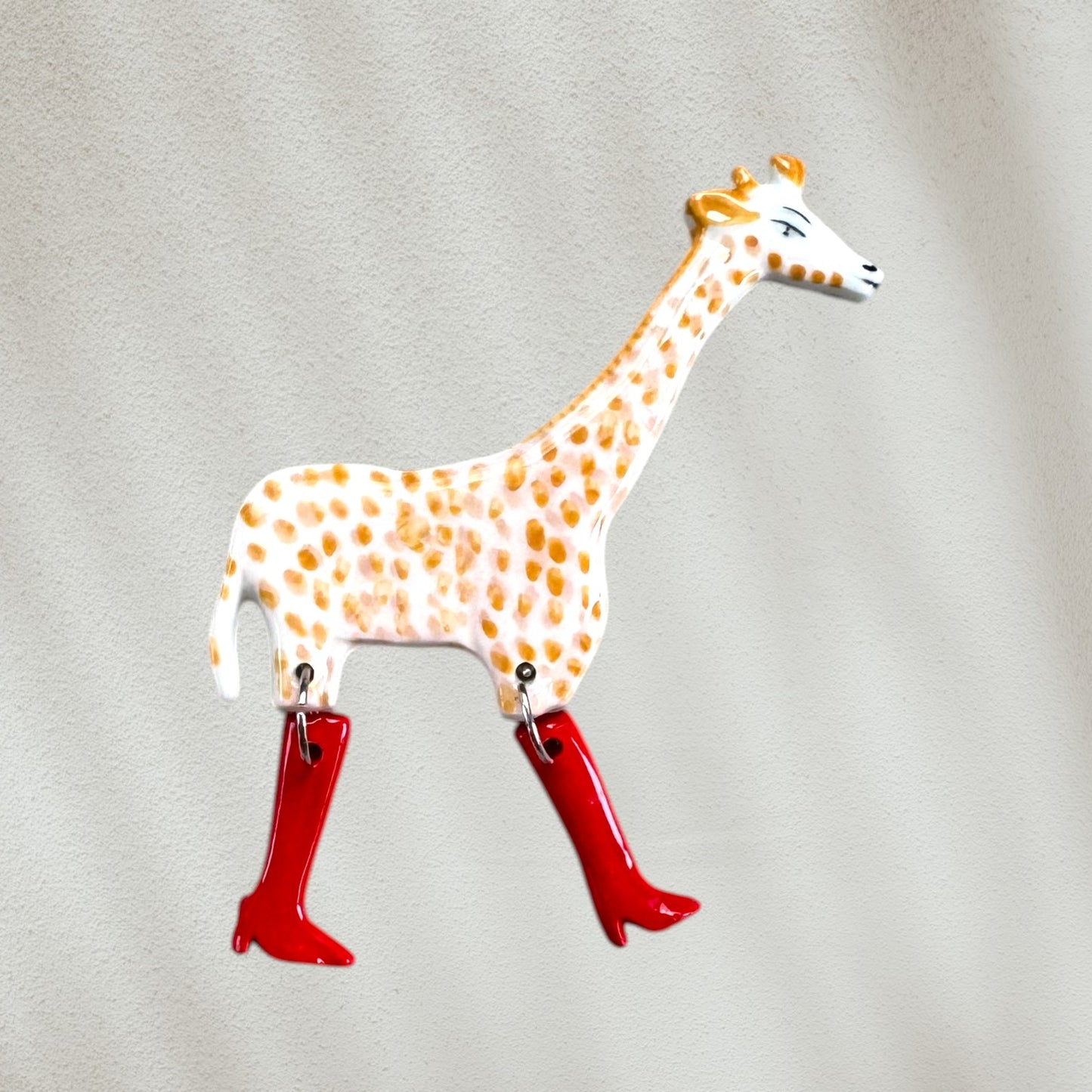 Giraffe-shaped magnet with red rain boots 