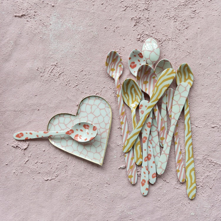 Decorative spoons & knives and a heart-shaped plate 